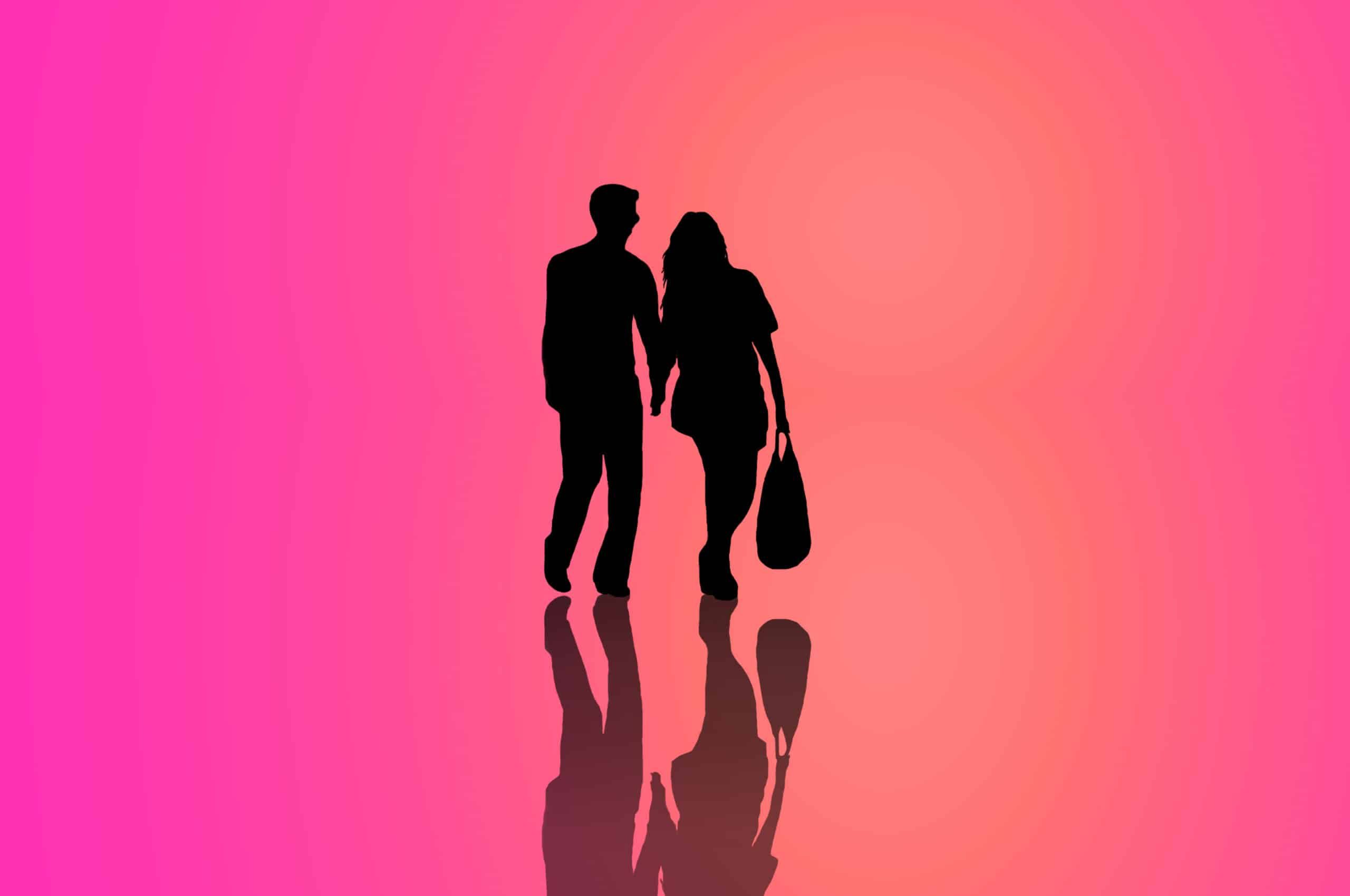 Silhouette Ehepaar vor pinkem Hintergrund